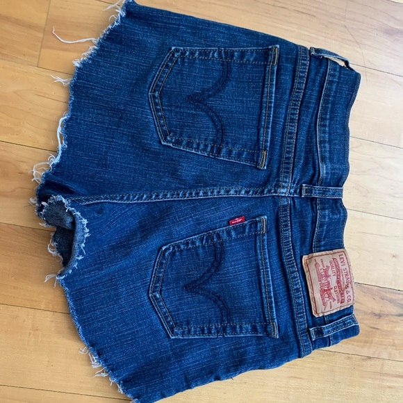 Levi shorts - Picture 3 of 3